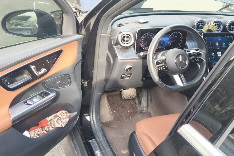 Used Mercedes-Benz GLC 2023 Facelift GLC 260 L 4MATIC Luxury Version 5 Seats Driver Seat