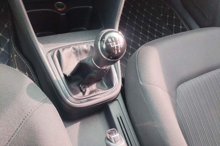 Used Volkswagen Jetta 2015 Zhuihui Edition 1.6L Manual Comfort Model Gear Lever