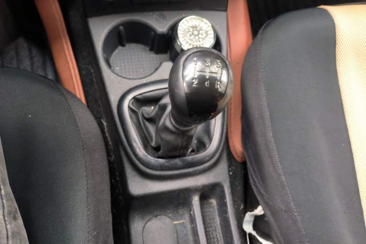 Used Dongfeng Fengon 330 2014 1.5L Manual Utility Version DK15
