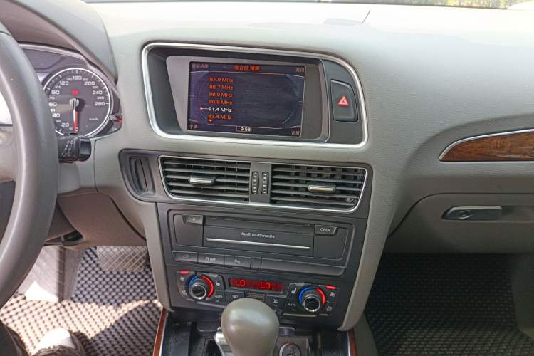 Used Audi Q5 2012 2.0TFSI Comfort Version Audio And AC Panel