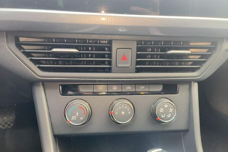 Used Volkswagen Bora 2023 200TSI DSG Comfort Edition Audio And AC Panel