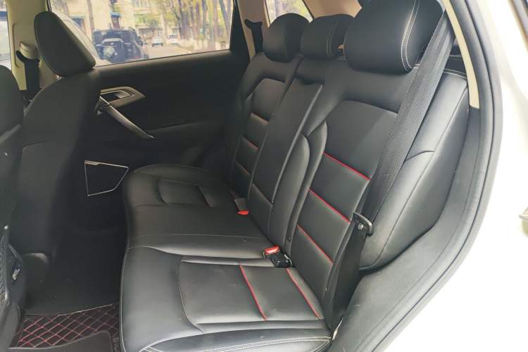Used Geely Auto Emgrand X7 Sport 2020 1.8TD DCT Two-Wheel Drive Smart Connect 4G-Enabled Version Left Rear Seat