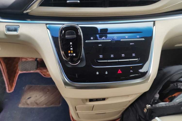 Used Buick GL8 2023 Land Executive Class Deluxe Model