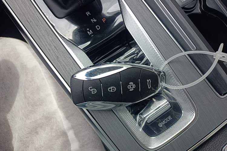 Used Hongqi HS5 2026 Model 2.0T Two-Wheel Drive Qi Xiang Pro Edition
