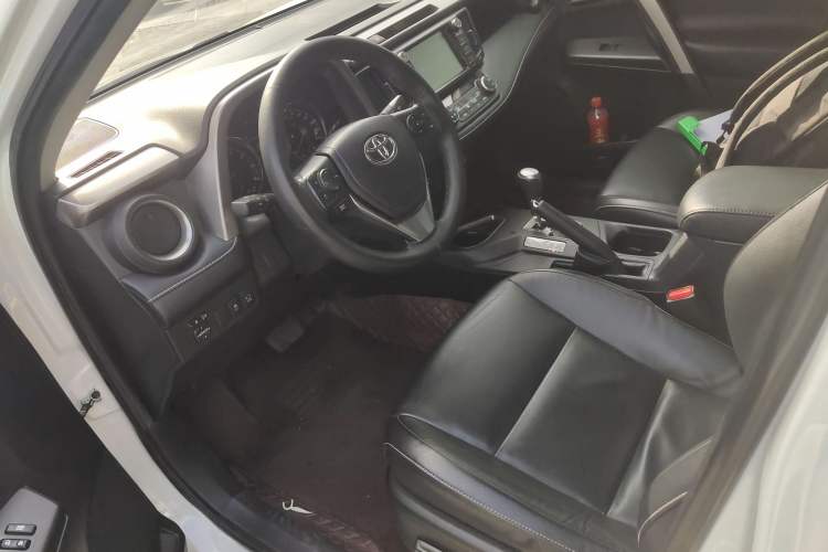 Used Toyota RAV4 2019 2.0L CVT Two-Wheel Drive ZhiShang Version China VI Standard
