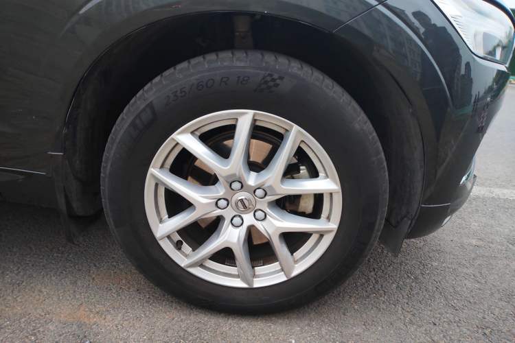 Used Volvo XC60 2020 T5 4x4 Zhiyi Luxury Edition Right Front Wheel Hub