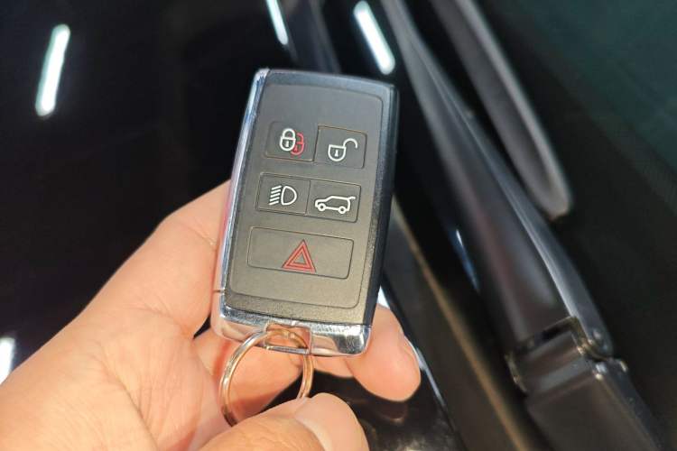 Used Land Rover Discovery Sport 2020 249 PS R-Dynamic Performance Edition