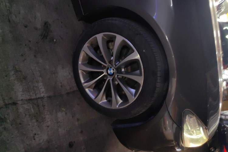 Used BMW 5 Series 2014 525Li Fashion Design Package Right Front Wheel Hub
