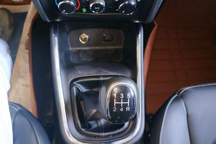 Used Jinbei Gold Hiace 2021 1.5L Passenger Vehicle Engineering Lion 6 Seats
