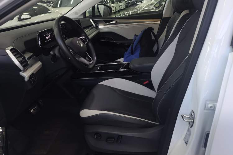 Used Volkswagen ID.6 CROZZ 2021 Long-Range PURE+ Edition Left Front Seat