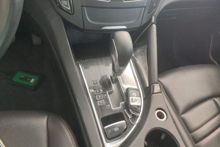 Used Dongfeng Aeolus AX7 2016 2.0L Automatic Zhiyi Trim