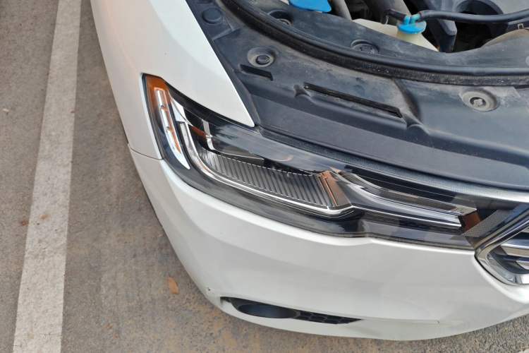 Used Haval H2s 2017 Blue Label 1.5T Dual-Clutch Elite Model Right Front Headlight