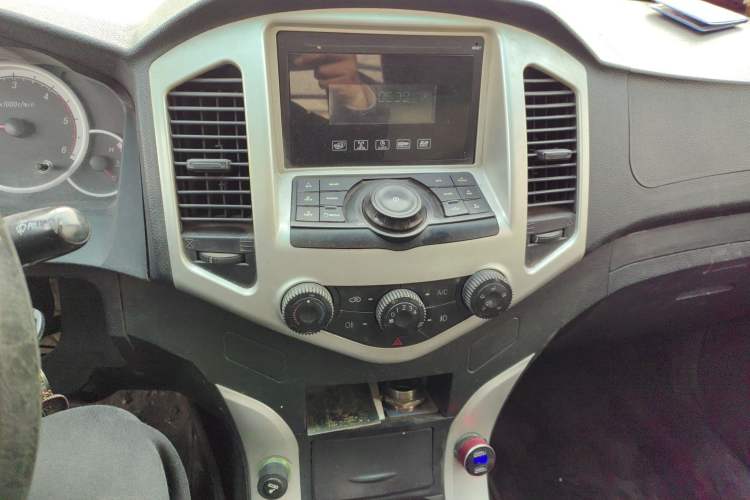 Used Foday Lion F16 2017 2.8T Diesel Two-Wheel-Drive Advanced Version China V Emission Standard Long Body 4B28V16 Audio And AC Panel