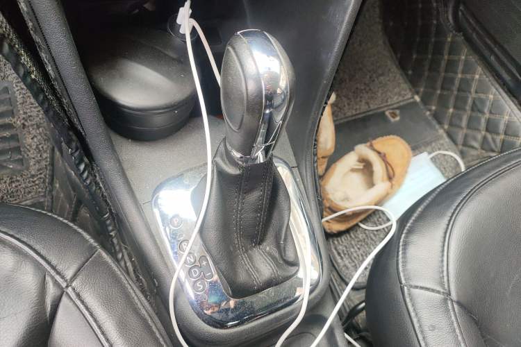 Used Volkswagen Polo 2011 1.6L Automatic ZhiKu Edition Gear Lever