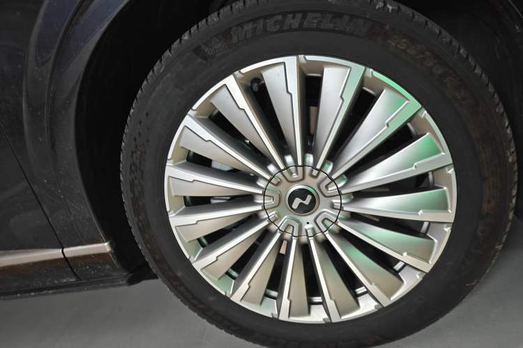 Used ONVO Luxeed L90 2025 Model—Ultra Six-Seater Version
