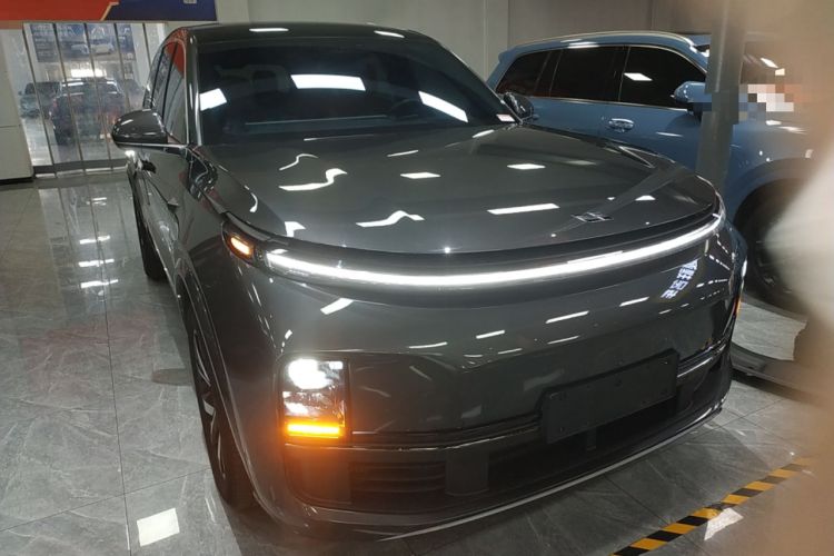 Used Li Auto L8 2023 Air model Front Right 45 Deg