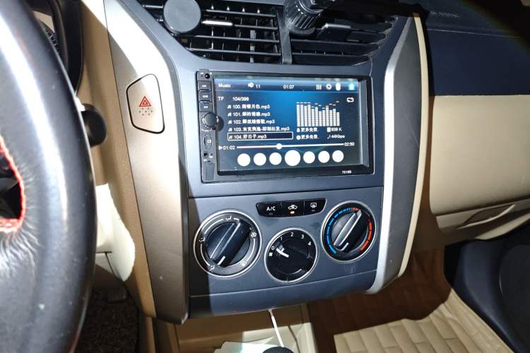 Used Venucia R50 2013 1.6L Automatic Fashion Edition