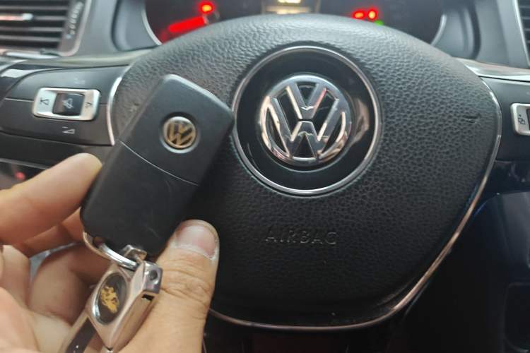 Used Volkswagen Lavida 2017 1.6L Automatic Comfort Edition
