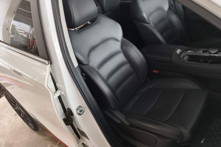 Used Skyworth HT-i 2024 1.5L PHEV 115KM ZhiLong Edition