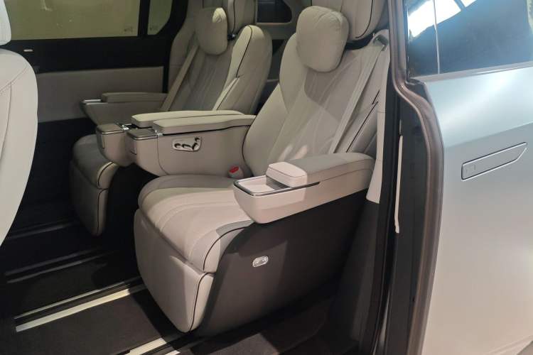 Used XPeng X9 2025 740 Ultra-Long Range Max