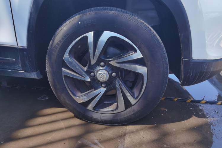 Used Baojun 510 2017 1.5L Manual Luxury Model Right Front Wheel Hub