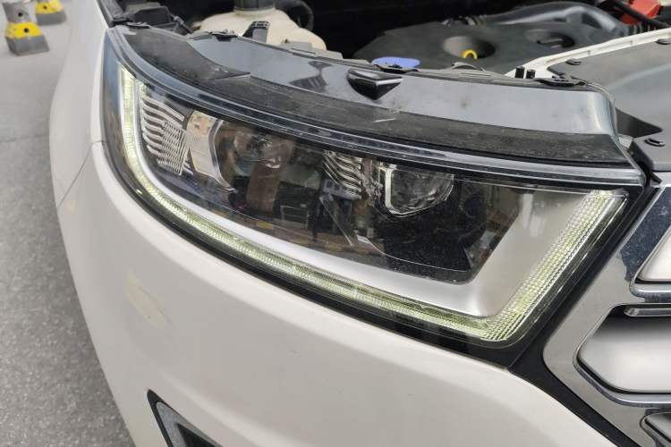 Used Ford Edge 2016 EcoBoost 245 Two-Wheel-Drive Titanium 7-Seater Exterior 6