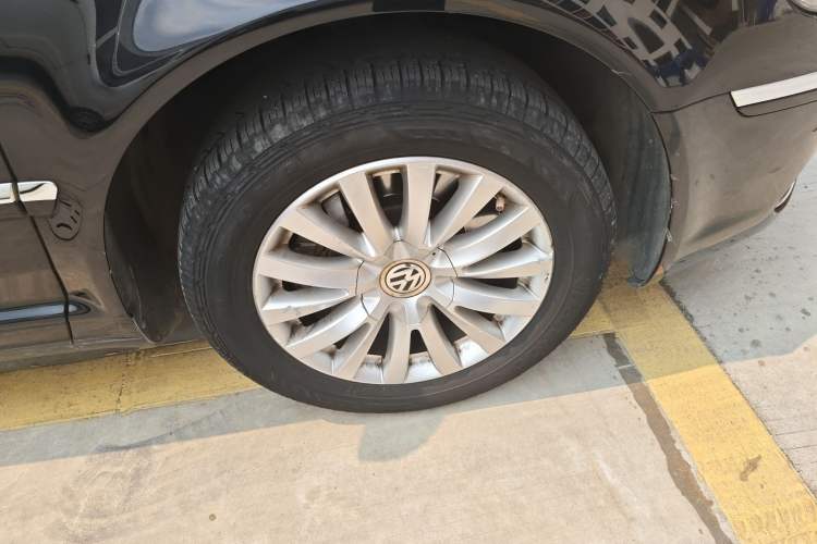 Used Volkswagen Phaeton 2014 3.0L Business Model Right Front Wheel Hub