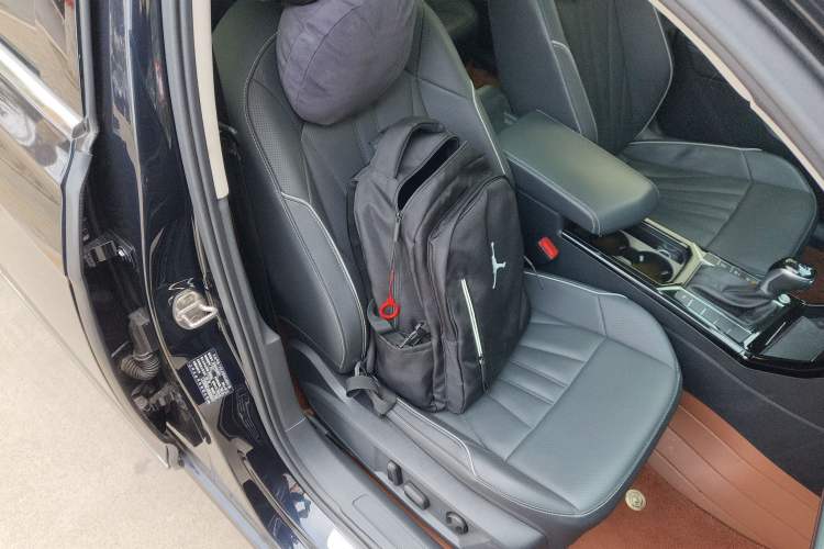 Used Volkswagen Passat 2024 380TSI Dragon Edition Right Front Seat