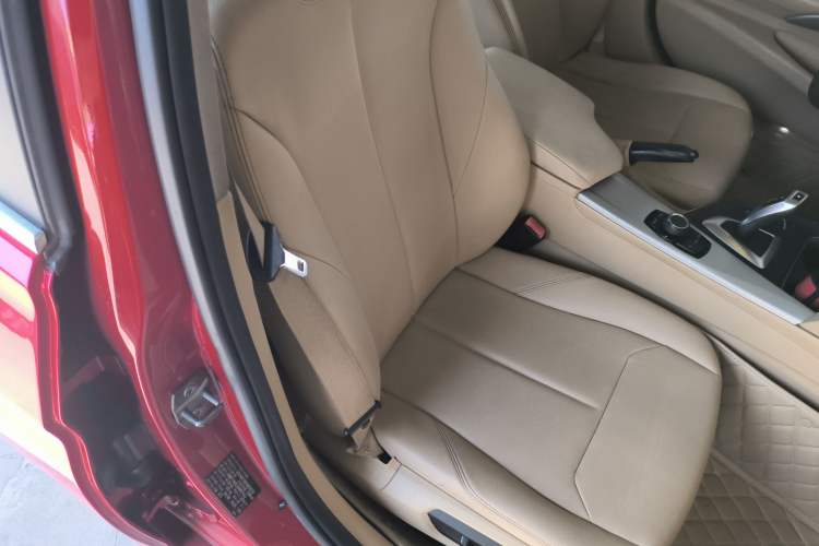 Used BMW 3 Series 2015 316Li Fashion Model
