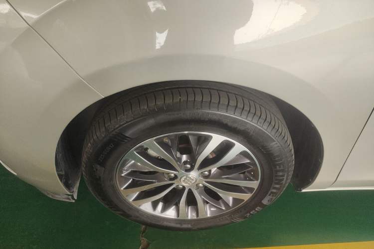 Used Buick GL8 2017 ES 28T Luxury Model China V Standard Left Front Wheel Hub