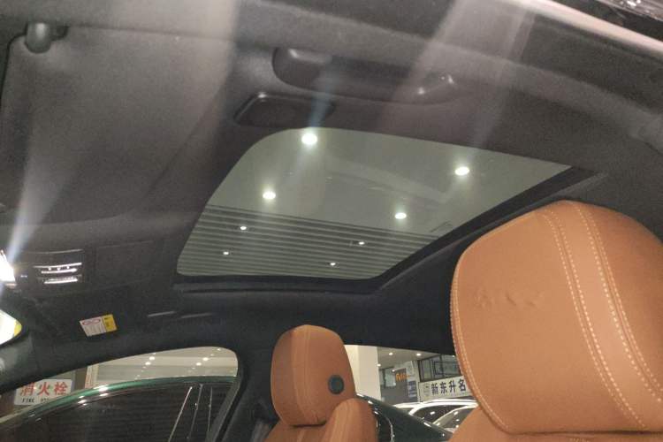 Used Jaguar XFL 2025 Model—2.0T P300, Four-Wheel Drive, 90th Anniversary Collector’s Edition Headliner