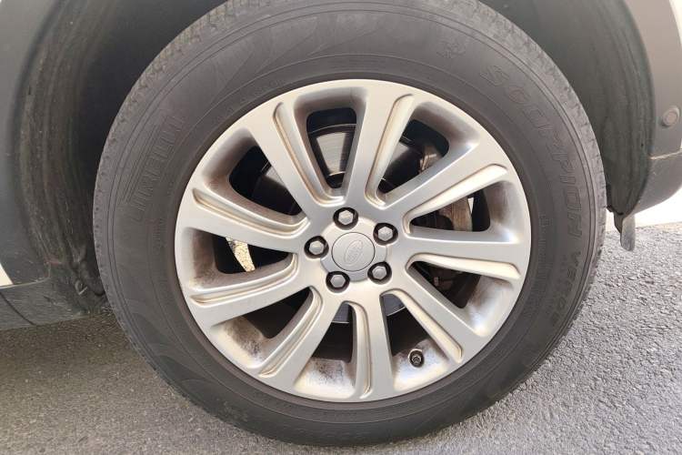 Used Land Rover Discovery Sport 2018 240 PS SE Version Right Front Wheel Hub