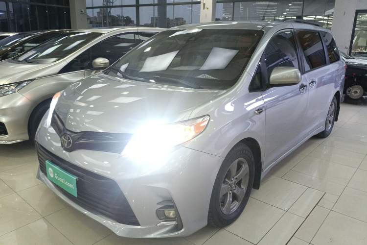 Used Toyota Sienna (Parallel Import) 2018 3.5L Two-Wheel Drive SE U.S. Specification