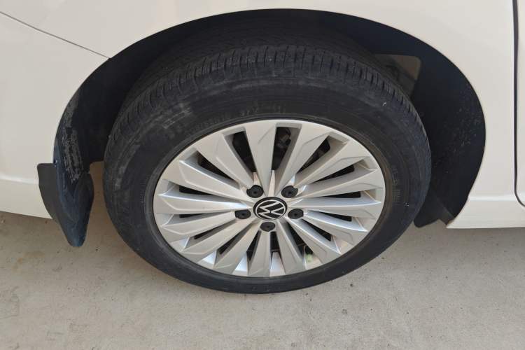 Used Volkswagen Lavida 2019 280TSI DSG Comfort Edition China VI standard Right Rear Wheel Hub