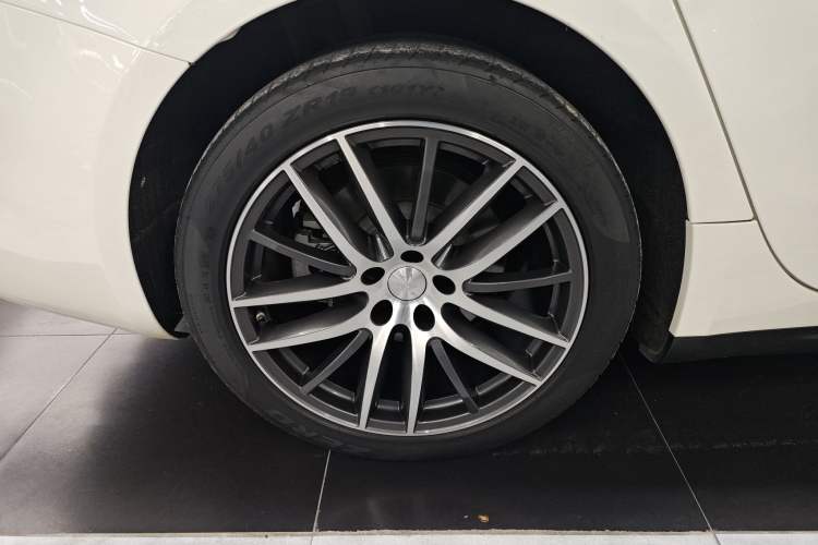 Used Maserati Ghibli 2019 3.0T Standard Version China VI Right Rear Wheel Hub