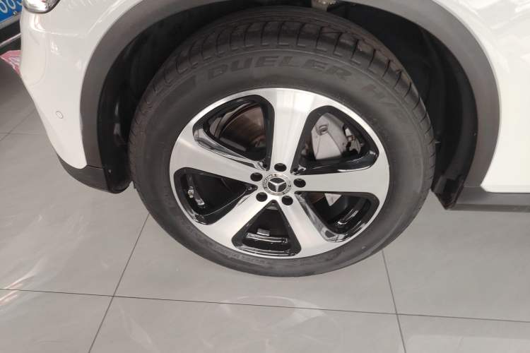 Used Mercedes-Benz GLC 2022 Second Facelift GLC 260 L 4MATIC Dynamic Edition Left Front Wheel Hub