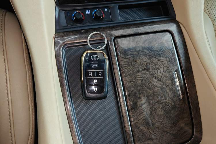 Used Toyota Vellfire 2023 Crown Dual-Engine 2.5L HV Ultimate Edition Vehicle Key