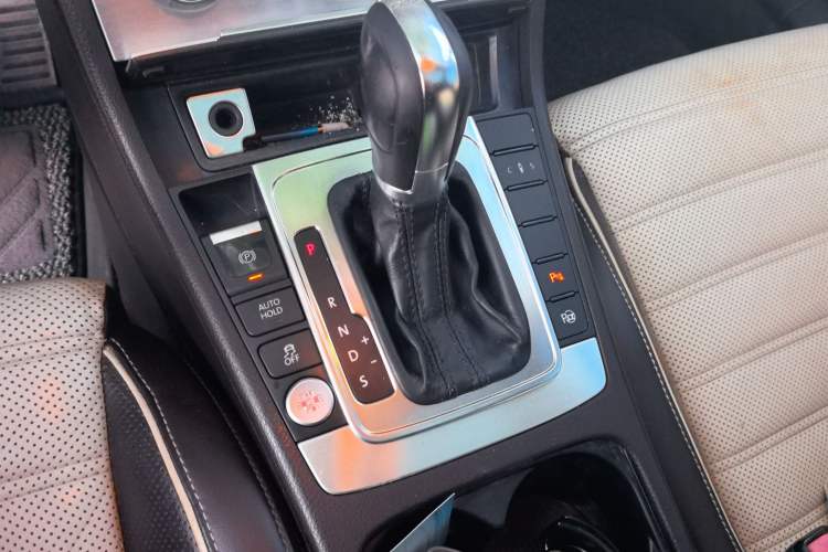 Used Volkswagen FAW-Volkswagen CC 2013 3.0 FSI V6 Gear Lever