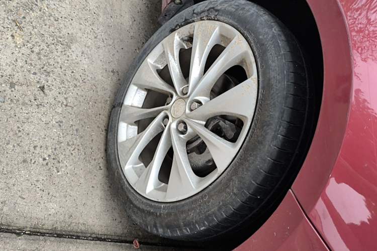 Used Buick Verano 2015 Sedan 20T Dual-Clutch Flagship Model Right Front Wheel Hub