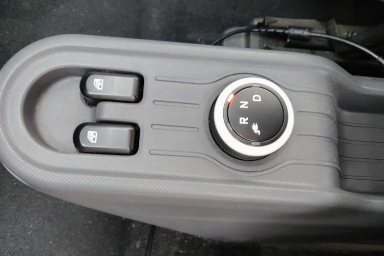 Used Wuling Hongguang MINIEV 2022 Macaron Premium Model – Lithium Iron Phosphate Gear Lever