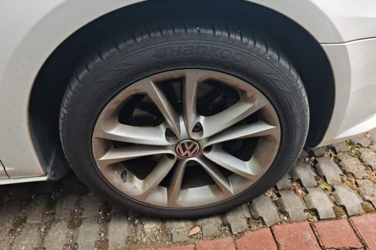 Used Volkswagen FAW-Volkswagen CC 2012 1.8TSI Luxury Model Right Front Wheel Hub