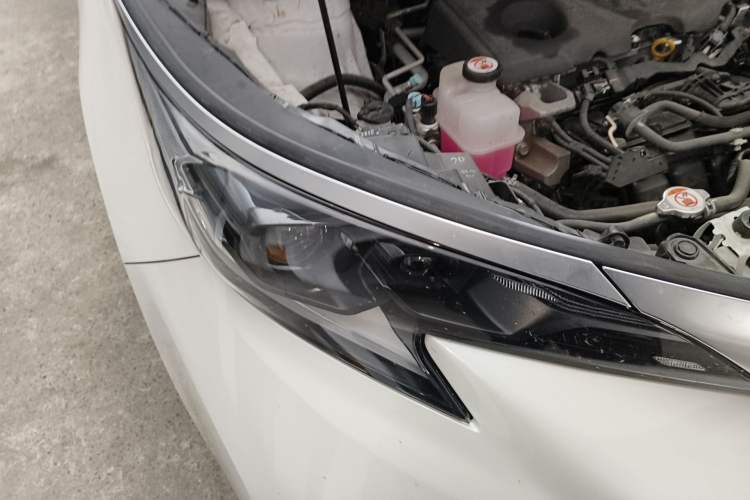 Used Toyota Granvia 2022 2.5L Hybrid Premium Edition Right Front Headlight