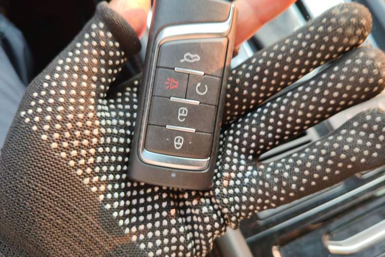 Used GAC Trumpchi GS8 2017 320T Two-Wheel Drive Luxury Smart Connectivity Version (7 Seats) Vehicle Key