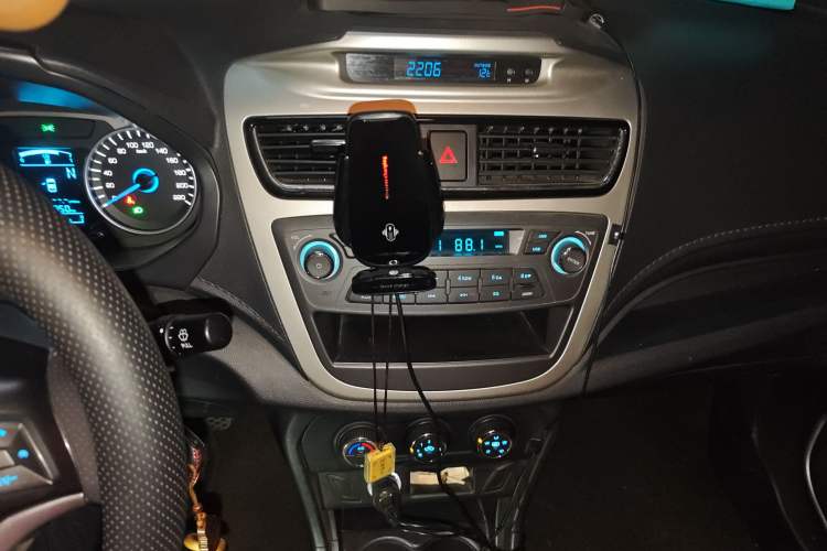 Used FAW Yingzhi G5 2016 1.5L CVT Elite Edition Audio And AC Panel