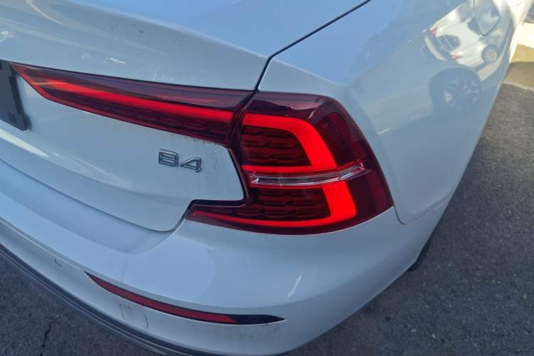 Used Volvo S60 2024 B4 Zhiyuan Luxury Edition