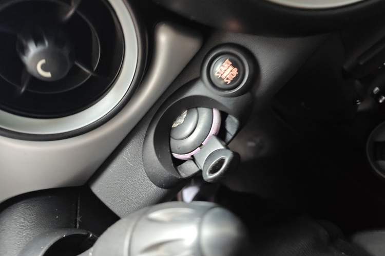 Used MINI 2011 1.6L ONE
