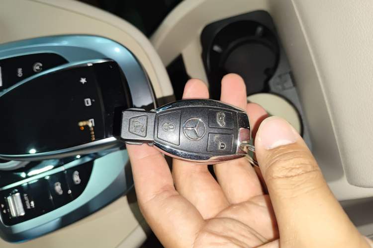 Used Mercedes-Benz V-Class 2016 V 260 Prestige Edition