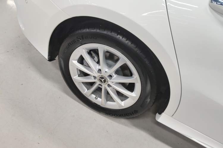 Used Mercedes-Benz A-Class 2022 Restyled A 200 L Sport Sedan Fashion Version Right Rear Wheel Hub