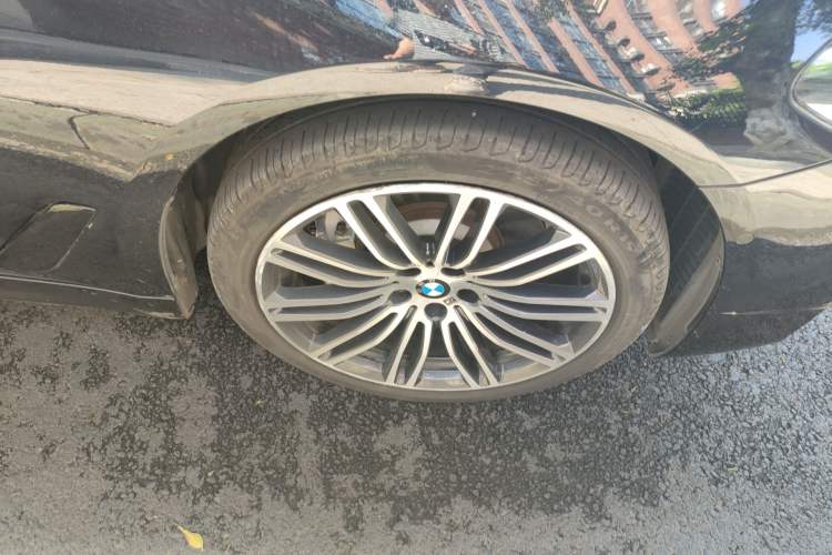 Used BMW 5 Series 2018 530Li xDrive M Sport Package Right Front Wheel Hub