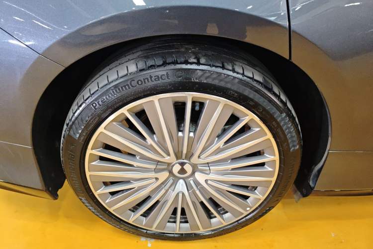 Used Denza Z9 2024 1100 km All-Wheel-Drive Ultra Version